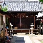 時の鐘の下にある薬師神社