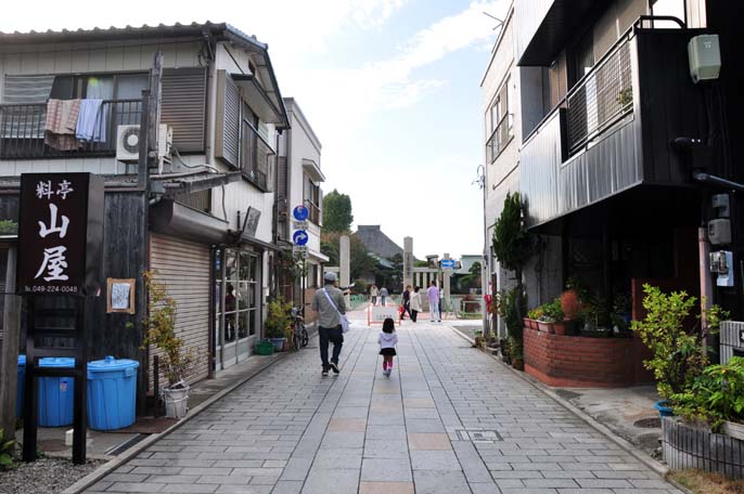 行伝寺と山屋あたり