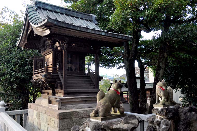 元町 六塚稲荷神社